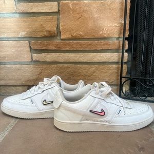 Nike tennis court shoes women’s size 11